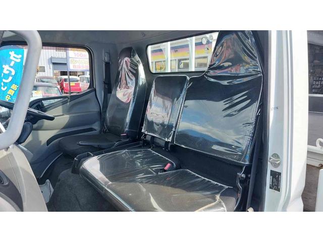 キャンター 　３ｔ　ワイドロングトラック　低床　ＣＶＴ　後輪ダブル　ＥＴＣ　キーレスエントリー　ターボ　エアコン　パワーウィンドウ　運転席エアバッグ　外装板金ペイント　ロープフック６ケ　長さ４３５ｃｍ　幅２０８ｃｍ（37枚目）