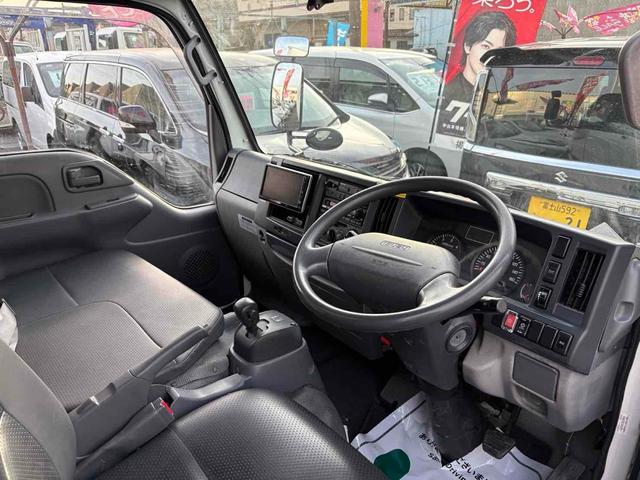 エルフトラック 　１．３５ｔ　４ＷＤ　トラック　パネルバン　ＡＴ　後輪ダブル　ＥＴＣ　バックカメラ　キーレスエントリー　エアコン　パワーウィンドウ　外装板金ペイント　長さ３５０ｃｍ　幅１７８ｃｍ　高さ１９６ｃｍ（32枚目）