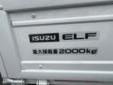 エルフトラック 　２ｔ　低床トラック　ＥＴＣ　ナビ　キーレスエントリー　ディーゼルターボ　長さ３１１ｃｍ　幅１６２ｃｍ　外装板金ペイント（8枚目）