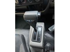 必ず使用するシフトレバー。確りと確認したいですね。 4