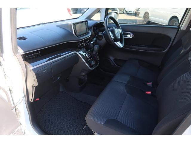 ステラ カスタムＲ　スマートアシスト　ＬＥＤライト＆フォグ　フルセグＳＤナビ　Ｂｌｕｅｔｏｏｔｈ　全方位モニター　ＥＴＣ　運転席シートヒーター　アイドリングストップ　スマートアシスト　純正アルミ　スマートキー　ＵＳＢソケット　禁煙車（4枚目）