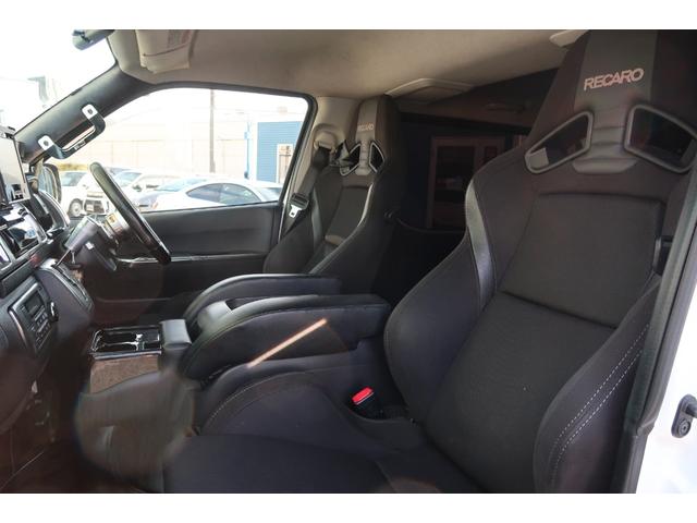 ハイエースバン スーパーＧＬ　ダークプライム　前席レカロシート　ベッドキット　フルセグナビ　フロント＆サイド＆バックカメラ　ＦＯＣＡＬスピーカー　ＭＴＳ２０インチ＆エアロ　３インチダウン　センター２本出しマフラー　カーボンリアスポイラー（5枚目）