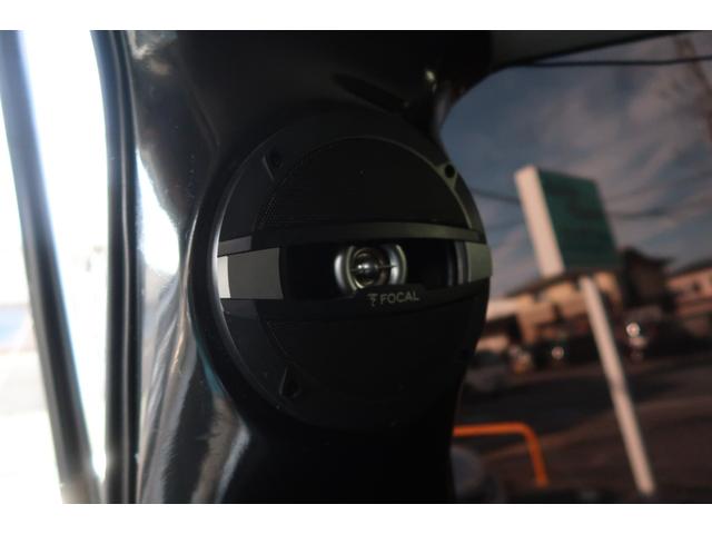 ハイエースバン スーパーＧＬ　ダークプライム　前席レカロシート　ベッドキット　フルセグナビ　フロント＆サイド＆バックカメラ　ＦＯＣＡＬスピーカー　ＭＴＳ２０インチ＆エアロ　３インチダウン　センター２本出しマフラー　カーボンリアスポイラー（14枚目）