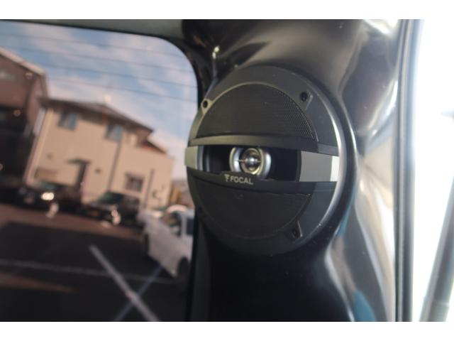 ハイエースバン スーパーＧＬ　ダークプライム　前席レカロシート　ベッドキット　フルセグナビ　フロント＆サイド＆バックカメラ　ＦＯＣＡＬスピーカー　ＭＴＳ２０インチ＆エアロ　３インチダウン　センター２本出しマフラー　カーボンリアスポイラー（15枚目）