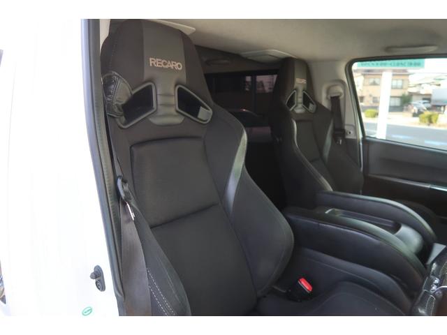 ハイエースバン スーパーＧＬ　ダークプライム　前席レカロシート　ベッドキット　フルセグナビ　フロント＆サイド＆バックカメラ　ＦＯＣＡＬスピーカー　ＭＴＳ２０インチ＆エアロ　３インチダウン　センター２本出しマフラー　カーボンリアスポイラー（22枚目）