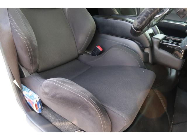 ハイエースバン スーパーＧＬ　ダークプライム　前席レカロシート　ベッドキット　フルセグナビ　フロント＆サイド＆バックカメラ　ＦＯＣＡＬスピーカー　ＭＴＳ２０インチ＆エアロ　３インチダウン　センター２本出しマフラー　カーボンリアスポイラー（23枚目）