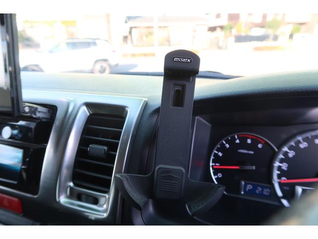 ハイエースバン スーパーＧＬ　ダークプライム　前席レカロシート　ベッドキット　フルセグナビ　フロント＆サイド＆バックカメラ　ＦＯＣＡＬスピーカー　ＭＴＳ２０インチ＆エアロ　３インチダウン　センター２本出しマフラー　カーボンリアスポイラー（33枚目）