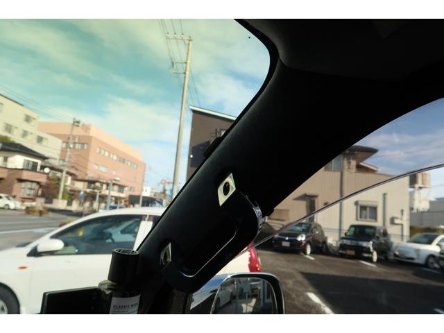 ハイエースバン スーパーＧＬ　ダークプライム　前席レカロシート　ベッドキット　フルセグナビ　フロント＆サイド＆バックカメラ　ＦＯＣＡＬスピーカー　ＭＴＳ２０インチ＆エアロ　３インチダウン　センター２本出しマフラー　カーボンリアスポイラー（40枚目）