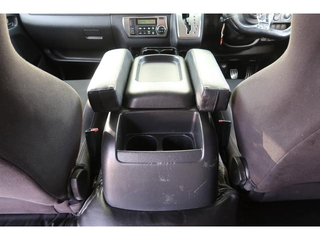 ハイエースバン スーパーＧＬ　ダークプライム　前席レカロシート　ベッドキット　フルセグナビ　フロント＆サイド＆バックカメラ　ＦＯＣＡＬスピーカー　ＭＴＳ２０インチ＆エアロ　３インチダウン　センター２本出しマフラー　カーボンリアスポイラー（44枚目）