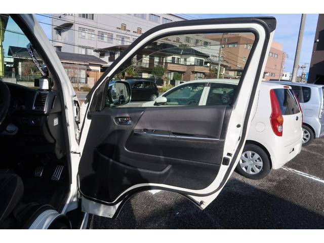 ハイエースバン スーパーＧＬ　ダークプライム　前席レカロシート　ベッドキット　フルセグナビ　フロント＆サイド＆バックカメラ　ＦＯＣＡＬスピーカー　ＭＴＳ２０インチ＆エアロ　３インチダウン　センター２本出しマフラー　カーボンリアスポイラー（50枚目）