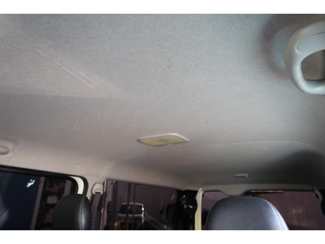 ハイエースバン スーパーＧＬ　ダークプライム　前席レカロシート　ベッドキット　フルセグナビ　フロント＆サイド＆バックカメラ　ＦＯＣＡＬスピーカー　ＭＴＳ２０インチ＆エアロ　３インチダウン　センター２本出しマフラー　カーボンリアスポイラー（52枚目）