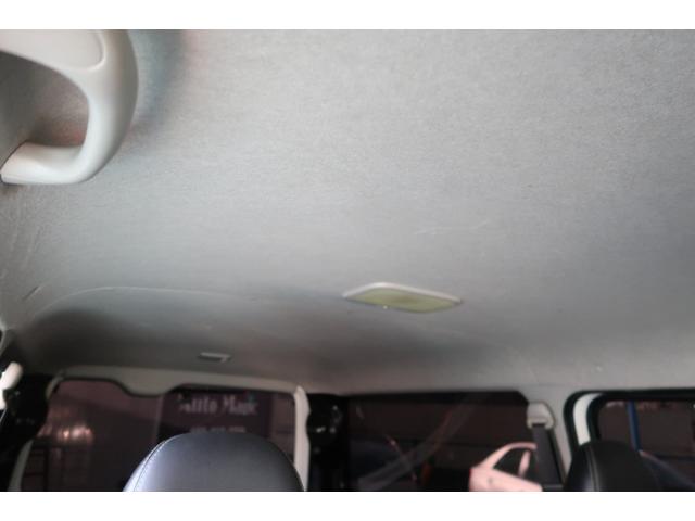 ハイエースバン スーパーＧＬ　ダークプライム　前席レカロシート　ベッドキット　フルセグナビ　フロント＆サイド＆バックカメラ　ＦＯＣＡＬスピーカー　ＭＴＳ２０インチ＆エアロ　３インチダウン　センター２本出しマフラー　カーボンリアスポイラー（53枚目）