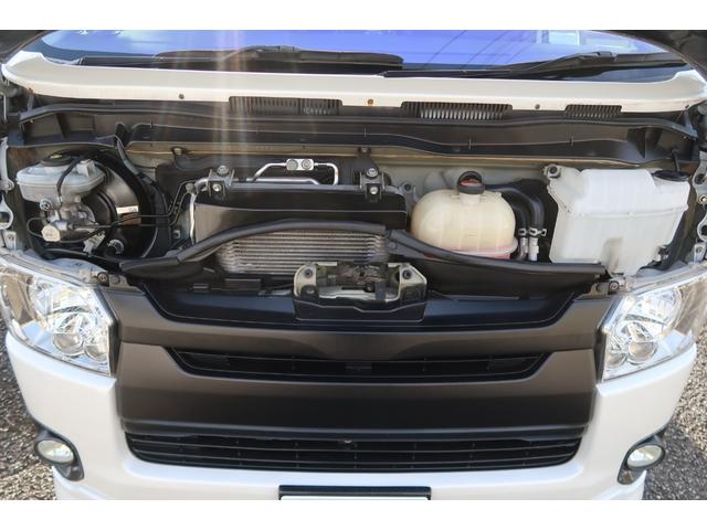 ハイエースバン スーパーＧＬ　ダークプライム　前席レカロシート　ベッドキット　フルセグナビ　フロント＆サイド＆バックカメラ　ＦＯＣＡＬスピーカー　ＭＴＳ２０インチ＆エアロ　３インチダウン　センター２本出しマフラー　カーボンリアスポイラー（55枚目）