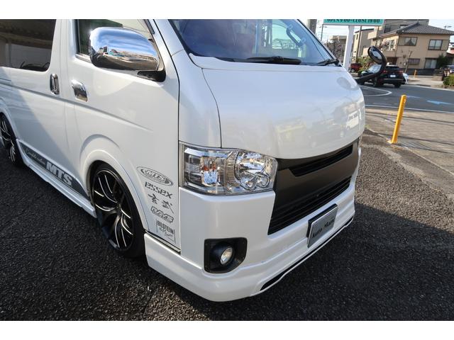 ハイエースバン スーパーＧＬ　ダークプライム　前席レカロシート　ベッドキット　フルセグナビ　フロント＆サイド＆バックカメラ　ＦＯＣＡＬスピーカー　ＭＴＳ２０インチ＆エアロ　３インチダウン　センター２本出しマフラー　カーボンリアスポイラー（56枚目）