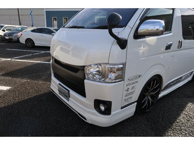 ハイエースバン スーパーＧＬ　ダークプライム　前席レカロシート　ベッドキット　フルセグナビ　フロント＆サイド＆バックカメラ　ＦＯＣＡＬスピーカー　ＭＴＳ２０インチ＆エアロ　３インチダウン　センター２本出しマフラー　カーボンリアスポイラー（58枚目）