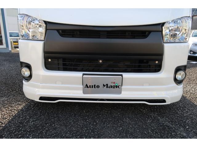 ハイエースバン スーパーＧＬ　ダークプライム　前席レカロシート　ベッドキット　フルセグナビ　フロント＆サイド＆バックカメラ　ＦＯＣＡＬスピーカー　ＭＴＳ２０インチ＆エアロ　３インチダウン　センター２本出しマフラー　カーボンリアスポイラー（64枚目）