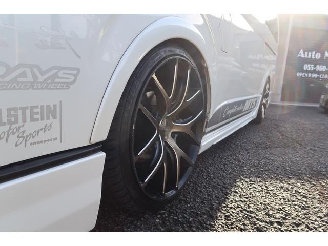 ハイエースバン スーパーＧＬ　ダークプライム　前席レカロシート　ベッドキット　フルセグナビ　フロント＆サイド＆バックカメラ　ＦＯＣＡＬスピーカー　ＭＴＳ２０インチ＆エアロ　３インチダウン　センター２本出しマフラー　カーボンリアスポイラー（73枚目）