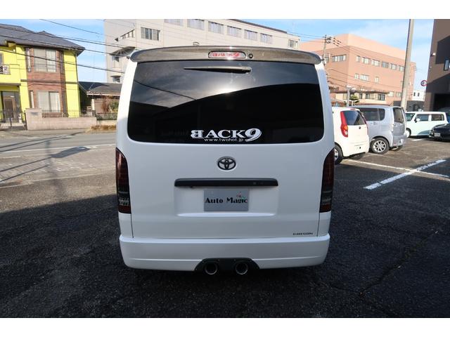 ハイエースバン スーパーＧＬ　ダークプライム　前席レカロシート　ベッドキット　フルセグナビ　フロント＆サイド＆バックカメラ　ＦＯＣＡＬスピーカー　ＭＴＳ２０インチ＆エアロ　３インチダウン　センター２本出しマフラー　カーボンリアスポイラー（79枚目）