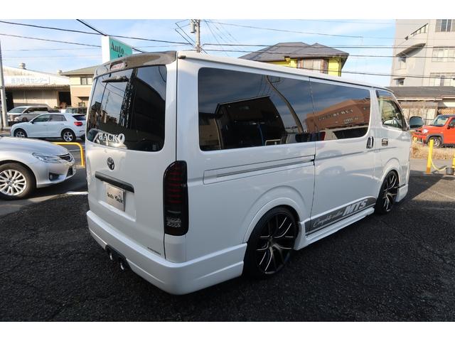 ハイエースバン スーパーＧＬ　ダークプライム　前席レカロシート　ベッドキット　フルセグナビ　フロント＆サイド＆バックカメラ　ＦＯＣＡＬスピーカー　ＭＴＳ２０インチ＆エアロ　３インチダウン　センター２本出しマフラー　カーボンリアスポイラー（80枚目）