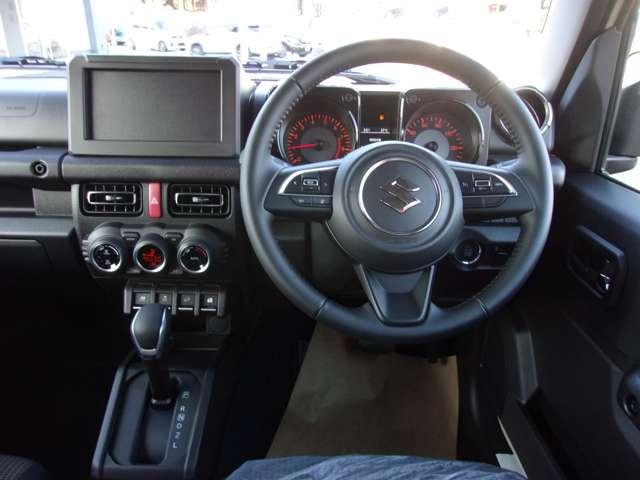 ジムニー ６６０　ＸＣ　４ＷＤ　インタークーラーターボ　デュアルセンサー　デュアルセンサーブレーキＳ　Ｗエアバッグ　ＡＵＴＯエアコン　パワーウィンドゥ　スマキー　アクティブクルーズコントロール　ＬＤＡ　運転席エアバッグ　ＬＥＤへッドライト　アルミ　キーフリーシステム　ＰＳ（2枚目）