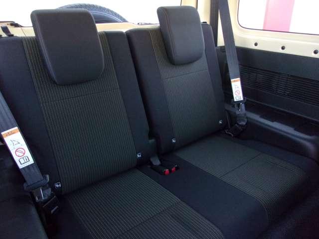 ジムニー ６６０　ＸＣ　４ＷＤ　インタークーラーターボ　デュアルセンサー　デュアルセンサーブレーキＳ　Ｗエアバッグ　ＡＵＴＯエアコン　パワーウィンドゥ　スマキー　アクティブクルーズコントロール　ＬＤＡ　運転席エアバッグ　ＬＥＤへッドライト　アルミ　キーフリーシステム　ＰＳ（4枚目）