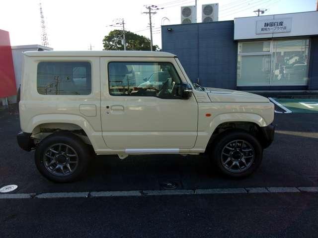 ジムニー ６６０　ＸＣ　４ＷＤ　インタークーラーターボ　デュアルセンサー　デュアルセンサーブレーキＳ　Ｗエアバッグ　ＡＵＴＯエアコン　パワーウィンドゥ　スマキー　アクティブクルーズコントロール　ＬＤＡ　運転席エアバッグ　ＬＥＤへッドライト　アルミ　キーフリーシステム　ＰＳ（16枚目）