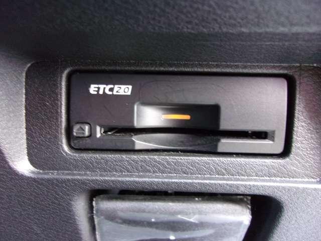 ノート １．２　Ｘ　純正コネクトナビ　プロパイロット　リアカメラ　衝突被害軽減ブレ－キ　全方位カメラ　ＥＴＣ付　ＬＥＤヘッドライト　レーダークルーズ　レーンアシスト　インテリジェントキー　ワンオーナー　アイドリングストップ　ワンセグＴＶ　ＴＶナビ　ＡＢＳ（13枚目）