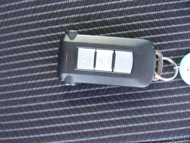 いまや日産車の必需品。インテリジェントキー＆プッシュエンジンスタータ-を装備しています。