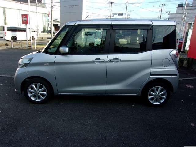 左側、オートスライドドアです。