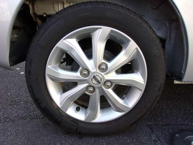 純正１４インチアルミには、１５５ー６５ーＲ１４サイズのタイヤが装着されています。