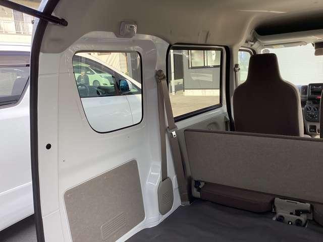 ＮＶ１００クリッパーバン ６６０　ＤＸ　ハイルーフ　５ＡＧＳ車　衝突軽減ブレーキ　障害物ソナー　オートラ　キーレスキー　パワーウィンドー　パワステ付き　運転席エアバック　エアコン　整備記録簿　インテリジェントエマージェンシーブレーキ（17枚目）