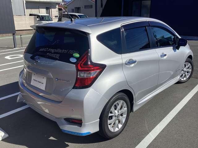 ノート １．２　ｅ－ＰＯＷＥＲ　Ｘ　エマブレ＆前後障害物ソナー　３６０°カメラ　Ｒカメラ　運転席助手席エアバック　レーンキープ　ＡＵＴＯエアコン　ナビＴＶ　ＡＷ　運転席エアバッグ　キーレスエントリー　ＥＴＣ車載器　パワーウィンドウ　パワステ　メモリーナビ　ＡＢＳ（2枚目）