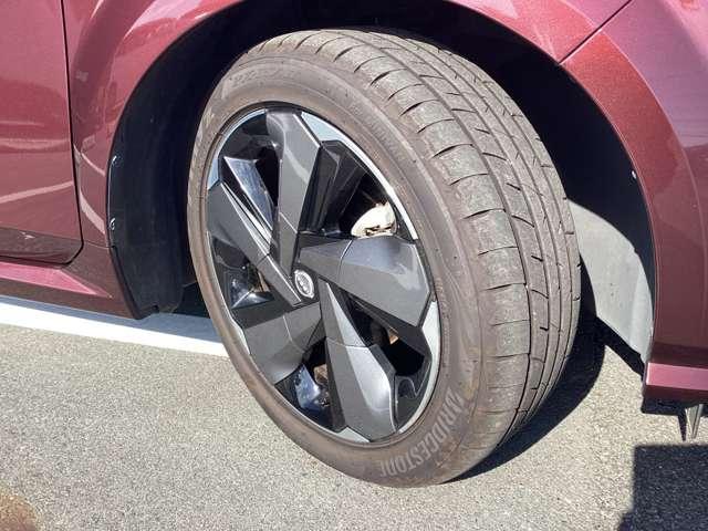 オーラ １．２　Ｇ　アラウンドビューＭ＆スマミラ　自動（被害軽減）ブレーキ　ＬＥＤ　ＬＫＡ　ＥＴＣ　ドライブレコーダー　カーテンエアバッグ　アルミホイール　インテリジェントキー　パワーウィンドウ　フルオートエアコン　キーレスエントリー　メモリーナビ（4枚目）