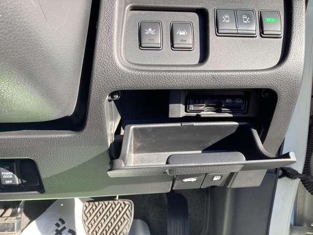 セレナ 2.0 ハイウェイスター Vセレクション+Safety アドバンストセーフティ パッケージ 4WD 衝突軽減ブレーキ&前後障害物 衝突被害軽減ブレーキ バックカメラ 全方位カメラ LEDヘッドライト レーンキープアシスト オートエアコン ETC クルーズコントロール 4WD スマートキー アイドリングストップ ナビTV(8枚目)