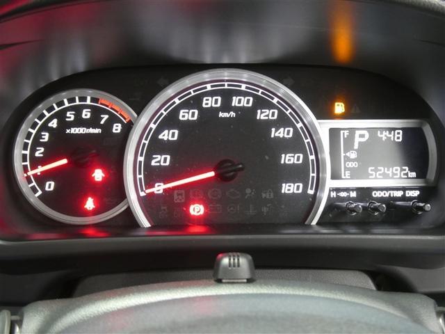 各操作スイッチは使いやすい位置に配置され、とっても見やすいメーターです。夜間時はラグジュアリーな気分にさせてくれる照明が魅力ですので、夜のドライブも楽しみになりますよ♪