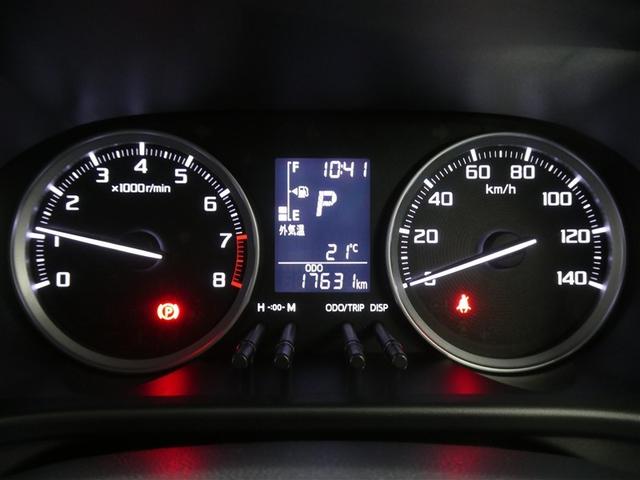 各操作スイッチは使いやすい位置に配置され、とっても見やすいメーターです。夜間時はラグジュアリーな気分にさせてくれる照明が魅力ですので、夜のドライブも楽しみになりますよ♪