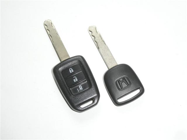 ステップワゴン B ホンダセンシング ホンダセンシング ドライブレコーダー 片側電動スライドドア フルセグメモリーナビ キーレスエントリー ETC バックモニター LEDヘッドライト CD/DVD再生付き 3列シート ウォークスルー(24枚目)