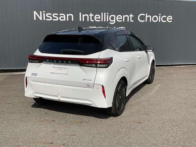 オーラ プロパイロット／アラウンドビューモニター／　追突防止　クルコン　車線逸脱警報装置　寒冷地仕様　ＬＥＤ　ドライブレコーダー　盗難防止　バックモニター　ＥＴＣ　メモリーナビゲーション　ＡＷ　キーレスエントリー　オートエアコン　ＡＢＳ　ＩＳＳ（3枚目）