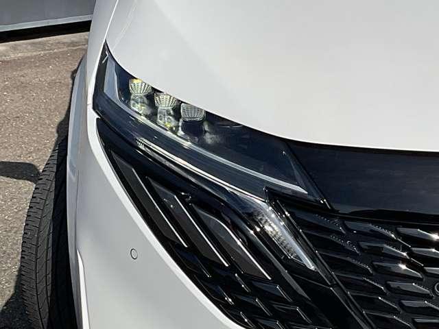 オーラ プロパイロット／アラウンドビューモニター／　追突防止　クルコン　車線逸脱警報装置　寒冷地仕様　ＬＥＤ　ドライブレコーダー　盗難防止　バックモニター　ＥＴＣ　メモリーナビゲーション　ＡＷ　キーレスエントリー　オートエアコン　ＡＢＳ　ＩＳＳ（6枚目）