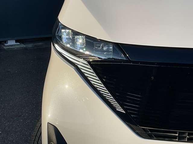 サクラ Ｘ　充電ケーブル／１２セグメント　運転席エアバック　ＡＡＣ　ＬＥＤヘッドランプ　スマートキー　レーンアシスト　盗難防止システム　キーレスエントリー　パワーステアリング　アルミホイール　ＡＢＳ　サイドカーテンエアバック　ワンセグ（4枚目）
