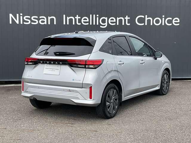 ノート S LEDヘッドランプ ドライブレコーダー 軽減ブレーキ ワンオーナー バックカメラ インテリキー LEDヘッド メモリーナビ 整備点検記録簿 オートエアコン サイドエアバッグ パワーウインドウ リモコンキー I-STOP ナビ エアバッグ(3枚目)