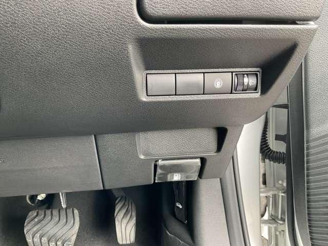 ノート S LEDヘッドランプ ドライブレコーダー 軽減ブレーキ ワンオーナー バックカメラ インテリキー LEDヘッド メモリーナビ 整備点検記録簿 オートエアコン サイドエアバッグ パワーウインドウ リモコンキー I-STOP ナビ エアバッグ(14枚目)