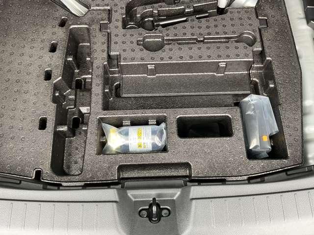 ノート S LEDヘッドランプ ドライブレコーダー 軽減ブレーキ ワンオーナー バックカメラ インテリキー LEDヘッド メモリーナビ 整備点検記録簿 オートエアコン サイドエアバッグ パワーウインドウ リモコンキー I-STOP ナビ エアバッグ(20枚目)