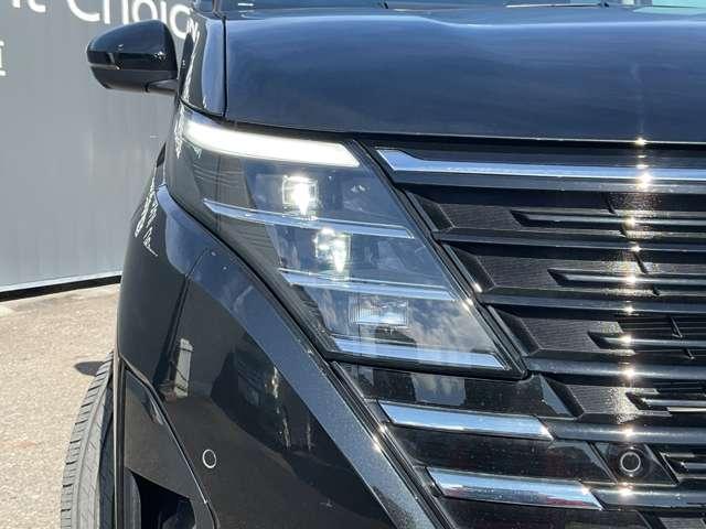 セレナ 2.0ハイウェイスターV アラウンドビューモニター W電動スライド レーダークルコン レーンアシスト LEDランプ 盗難防止システム ETC装備 カーテンエアバッグ アルミホイール キーフリー メモリ-ナビ ナビTV エアコン ドラレコ ワンセグTV(7枚目)