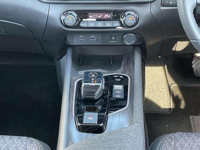 オーラ 1.2 G プロパイロット/アラウンドビューモニター/ 自動(被害軽減)ブレーキ LKA カーナビ ドライブレコーダー アルミホイール インテリジェントキー パワーウィンドウ ワンオーナー フルオートエアコン キーレスエントリー メモリーナビ 記録簿(11枚目)