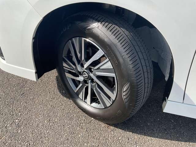 セレナ ２．０　ハイウェイスターＶ　プロパイロット／後席モニター　Ｗ電動スライド　レーダークルコン　レーンアシスト　ＬＥＤランプ　盗難防止システム　ＥＴＣ装備　カーテンエアバッグ　アルミホイール　キーフリー　メモリ－ナビ　ナビＴＶ　記録簿　エアコン　ドラレコ　ＡＢＳ（8枚目）