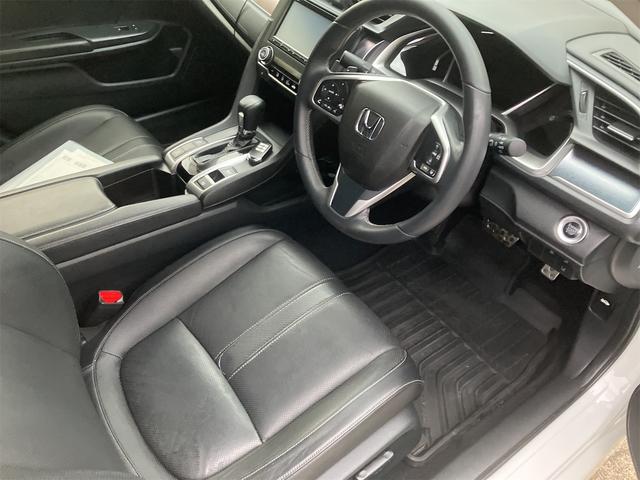 シビック セダン　ドライブレコーダー　ＥＴＣ　オートクルーズコントロール　バックカメラ　アルミホイール　ＬＥＤヘッドランプ　ＣＶＴ　シートヒーター　スマートキー　アイドリングストップ　電動格納ミラー　盗難防止システム（9枚目）