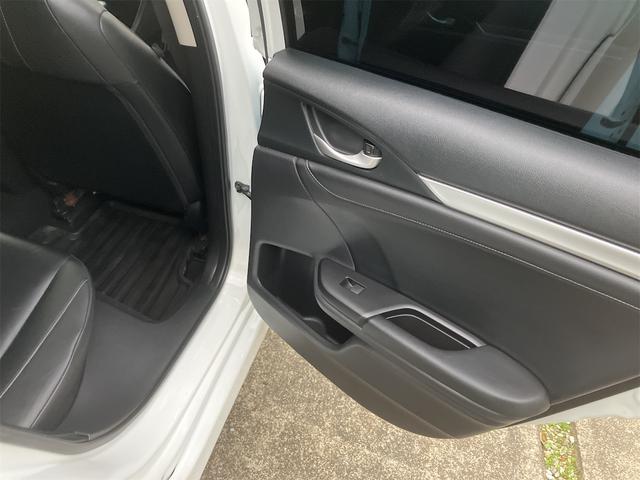 シビック セダン　ドライブレコーダー　ＥＴＣ　オートクルーズコントロール　バックカメラ　アルミホイール　ＬＥＤヘッドランプ　ＣＶＴ　シートヒーター　スマートキー　アイドリングストップ　電動格納ミラー　盗難防止システム（11枚目）