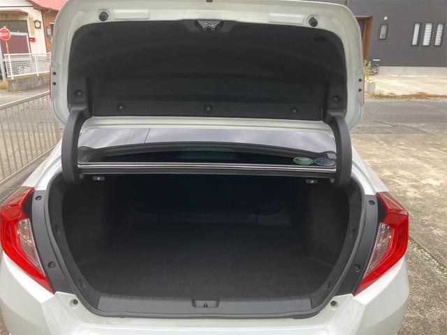 シビック セダン　ドライブレコーダー　ＥＴＣ　オートクルーズコントロール　バックカメラ　アルミホイール　ＬＥＤヘッドランプ　ＣＶＴ　シートヒーター　スマートキー　アイドリングストップ　電動格納ミラー　盗難防止システム（13枚目）