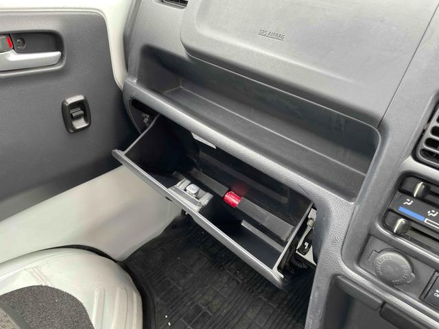 キャリイトラック ＫＣスペシャル　４ＷＤ　軽トラック　ＭＴ　衝突被害軽減システム　エアコン　パワーウィンドウ　運転席エアバッグ　助手席エアバッグ（11枚目）